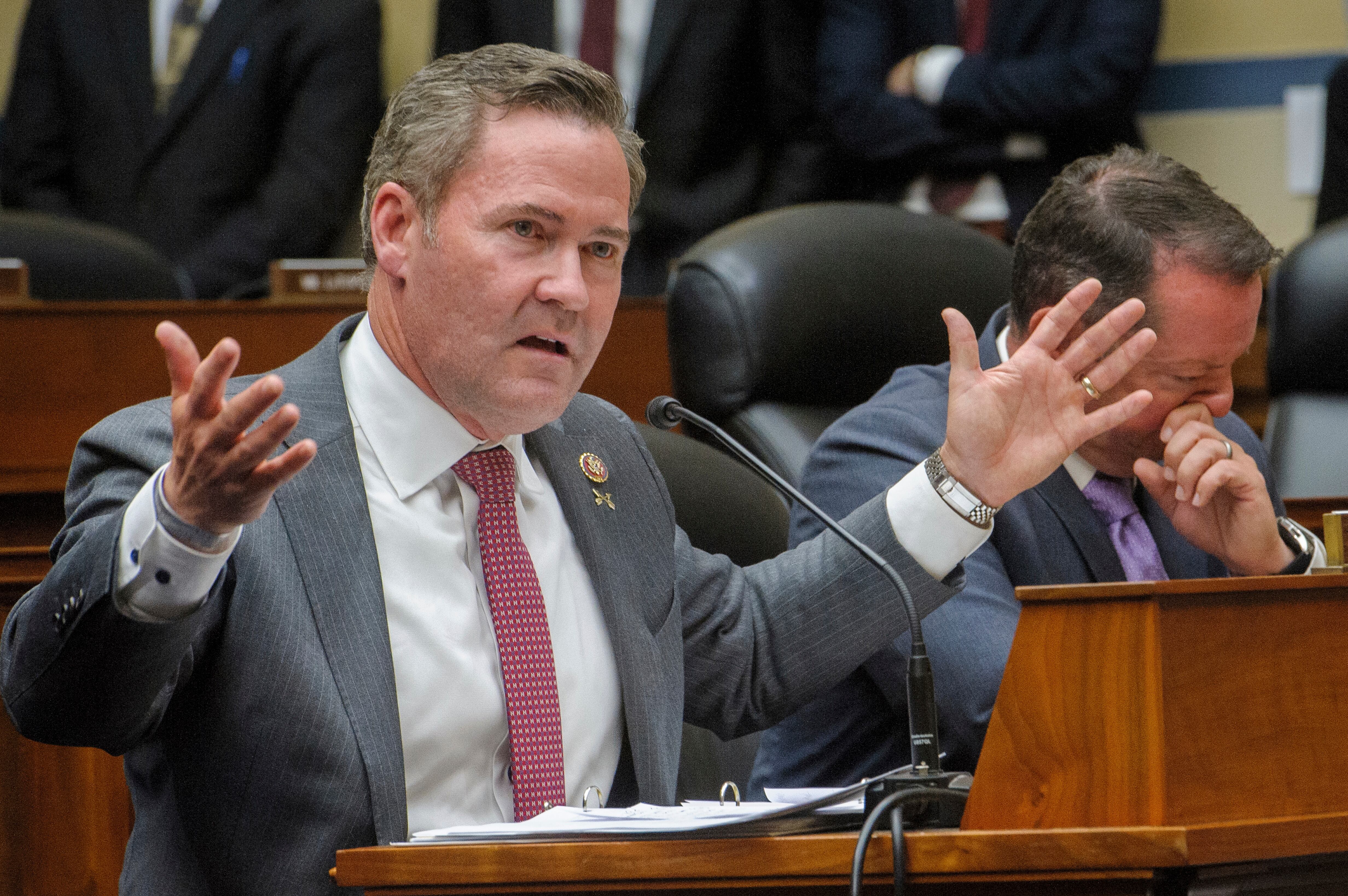 El representante Mike Waltz, republicano por Florida, habla durante una audiencia en el Capitolio, el 22 de julio de 2024, en Washington. (Foto AP/Rod Lamkey, Jr., archivo)