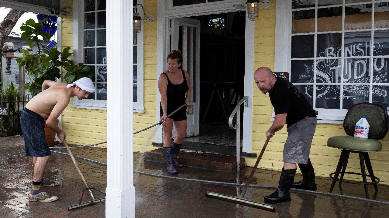 Secuelas del huracán Idalia en Cedar Key, Florida.