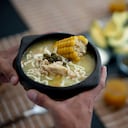 Explore la tradición y el sabor detrás del ajiaco colombiano mientras se sumerge en la historia culinaria de este país sudamericano.