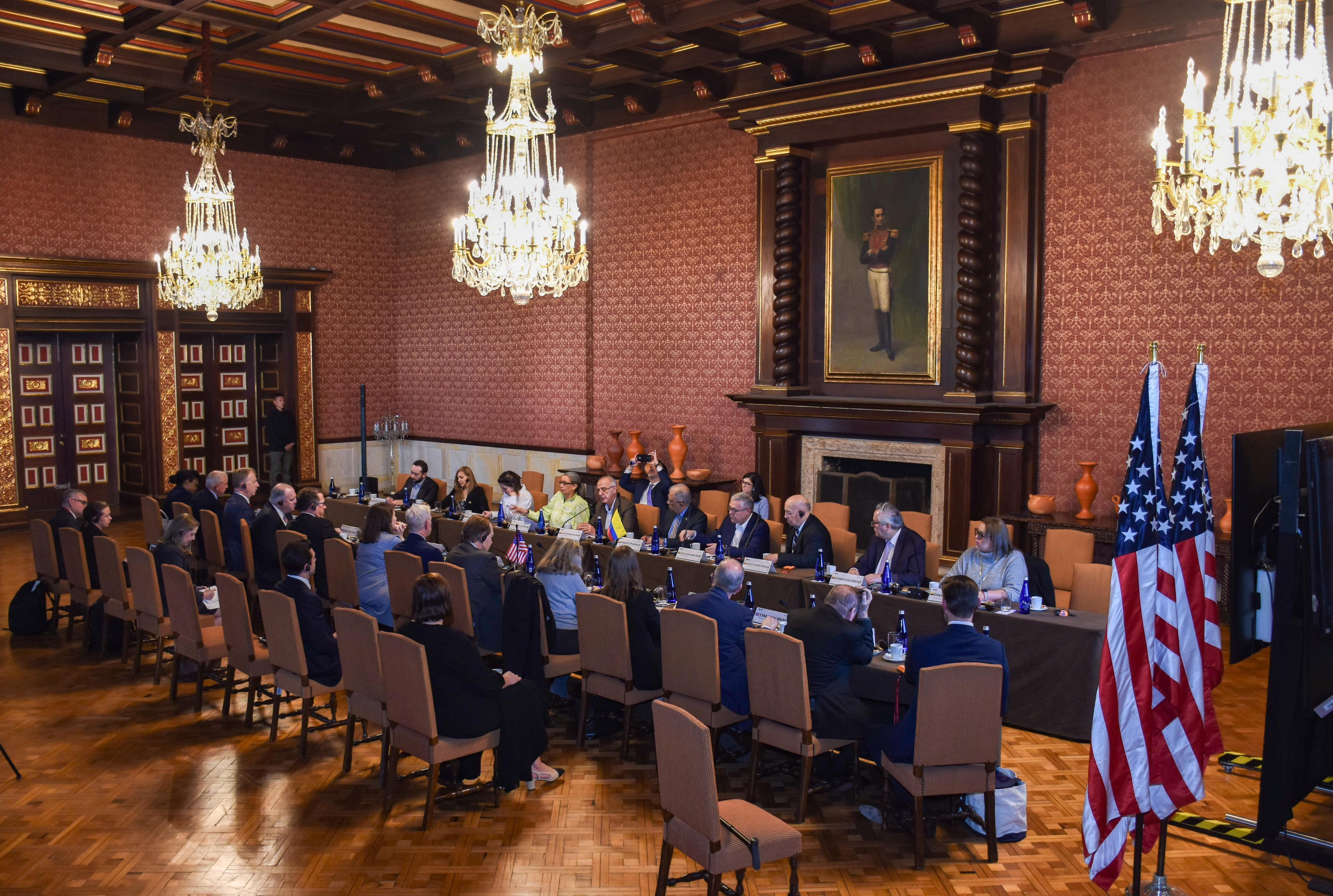 El Ministro de Defensa, Iván Velásquez presentó  la nueva estrategia del Gobierno Nacional para luchar contra el narcotráfico.