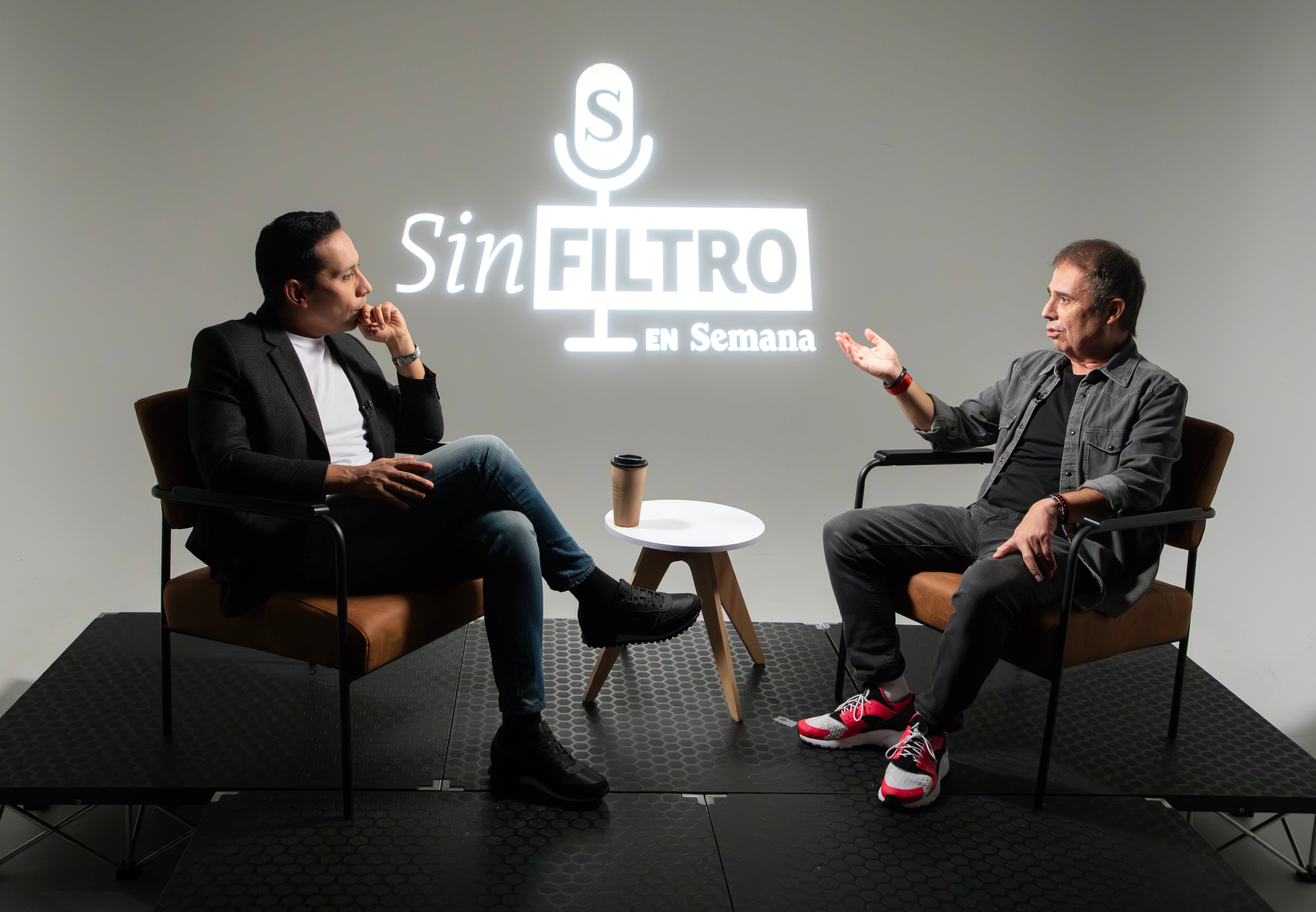 César Augusto Londoño ( Periodista , locutor radial, comentarista deportivo ).