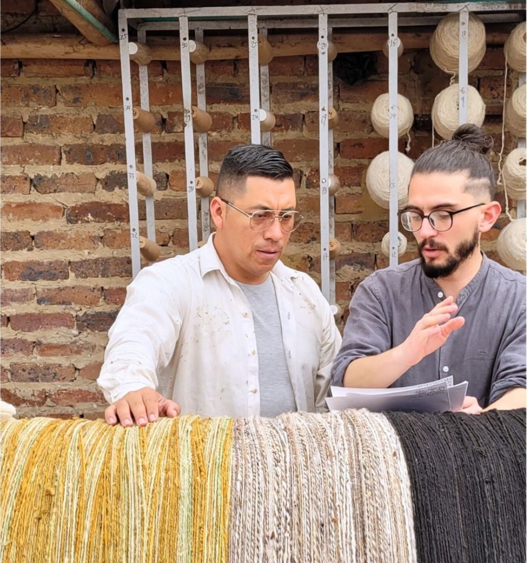 Silvino Patiño y Francisco Gómez fundaron Tejidos Rebancá e instalaron su taller en Iza, Boyacá.