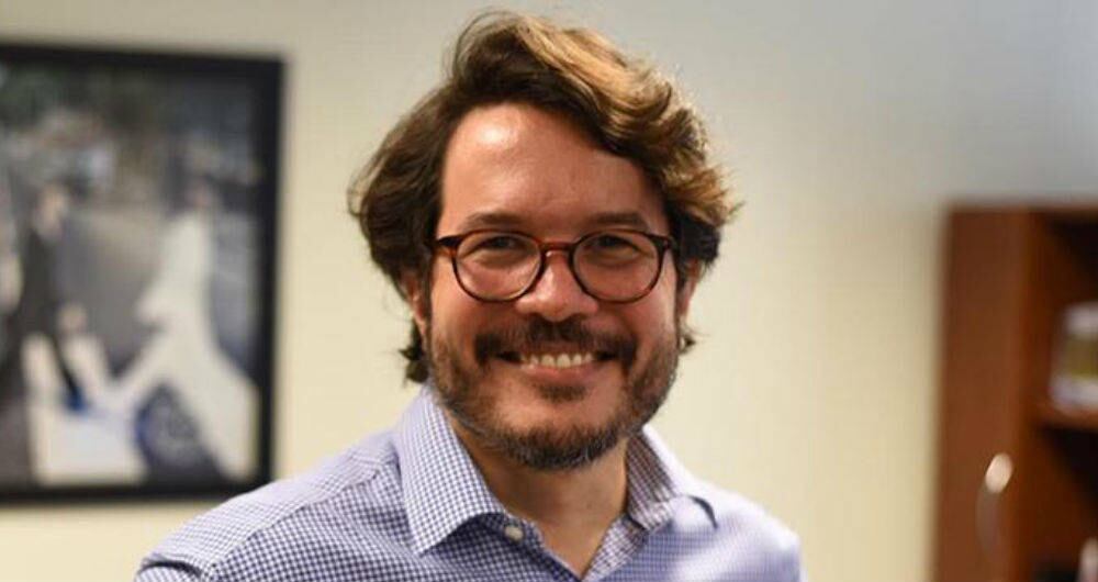 El codirector del Banco de la República, Arturo José Galindo, renunciará a su cargo a inicios del 2021 con el fin de pasar más tiempo con su familia que reside en Washington. Galindo había sido nombrado como codirector desde enero de este año.