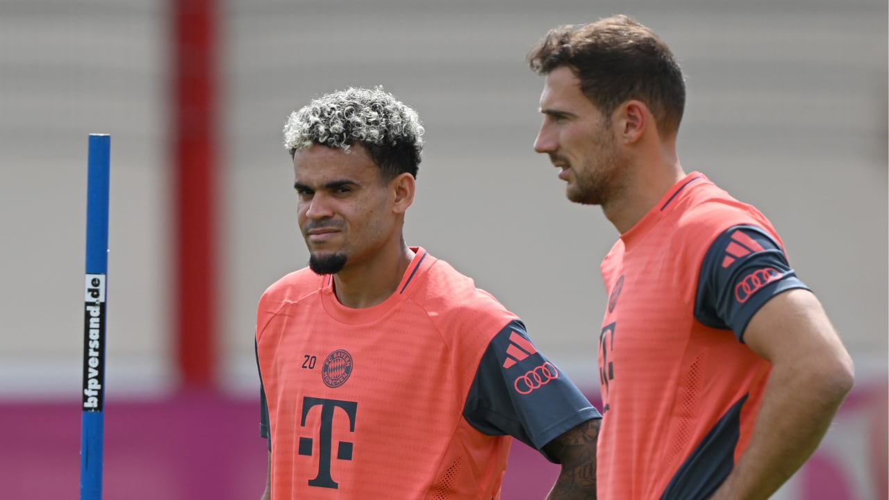 Leon Goretzka junto a Luis Díaz en un entrenamiento de Bayern Múnich