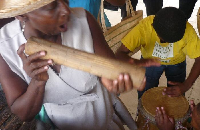 Las cantaoras, cada una con su guasá, son de suma importancia para entonar los ritmos del Pacífico.