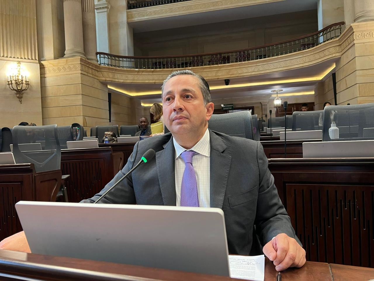 Representante Julio César Triana