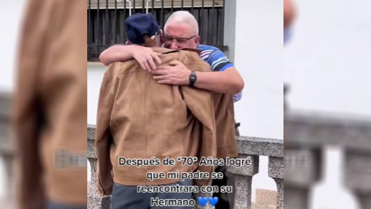"No Saben la emoción y los sentimientos que se sienten ver a tu padre reencontrarse con su hermano después de tantos Años", dijo la hija de uno de ellos.