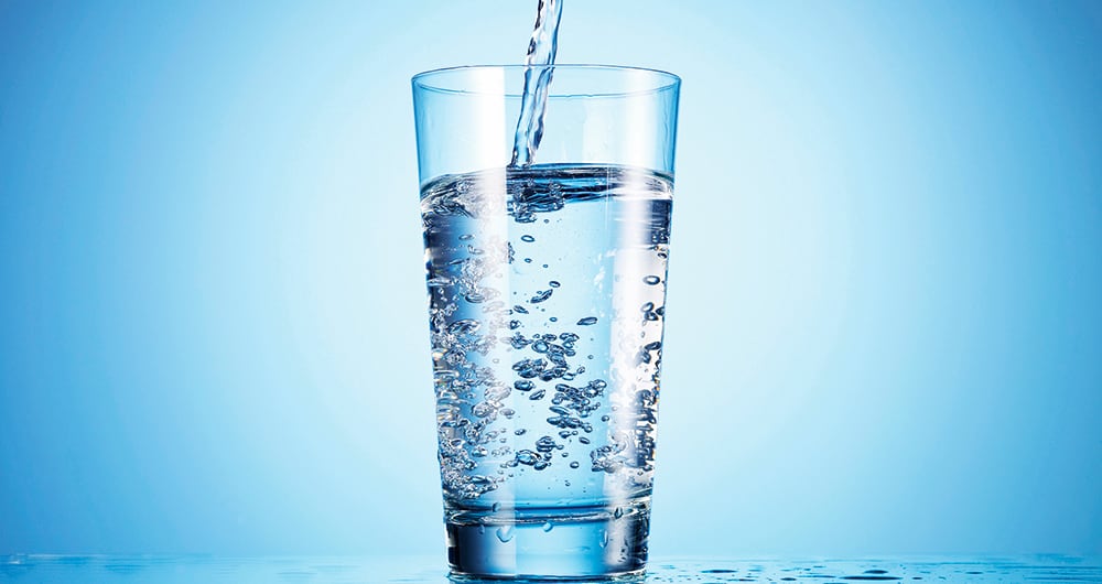 Según un estudio de los Institutos Nacionales de la Salud de Estados Unidos, quienes se hidratan bien ralentizan el envejecimiento. 