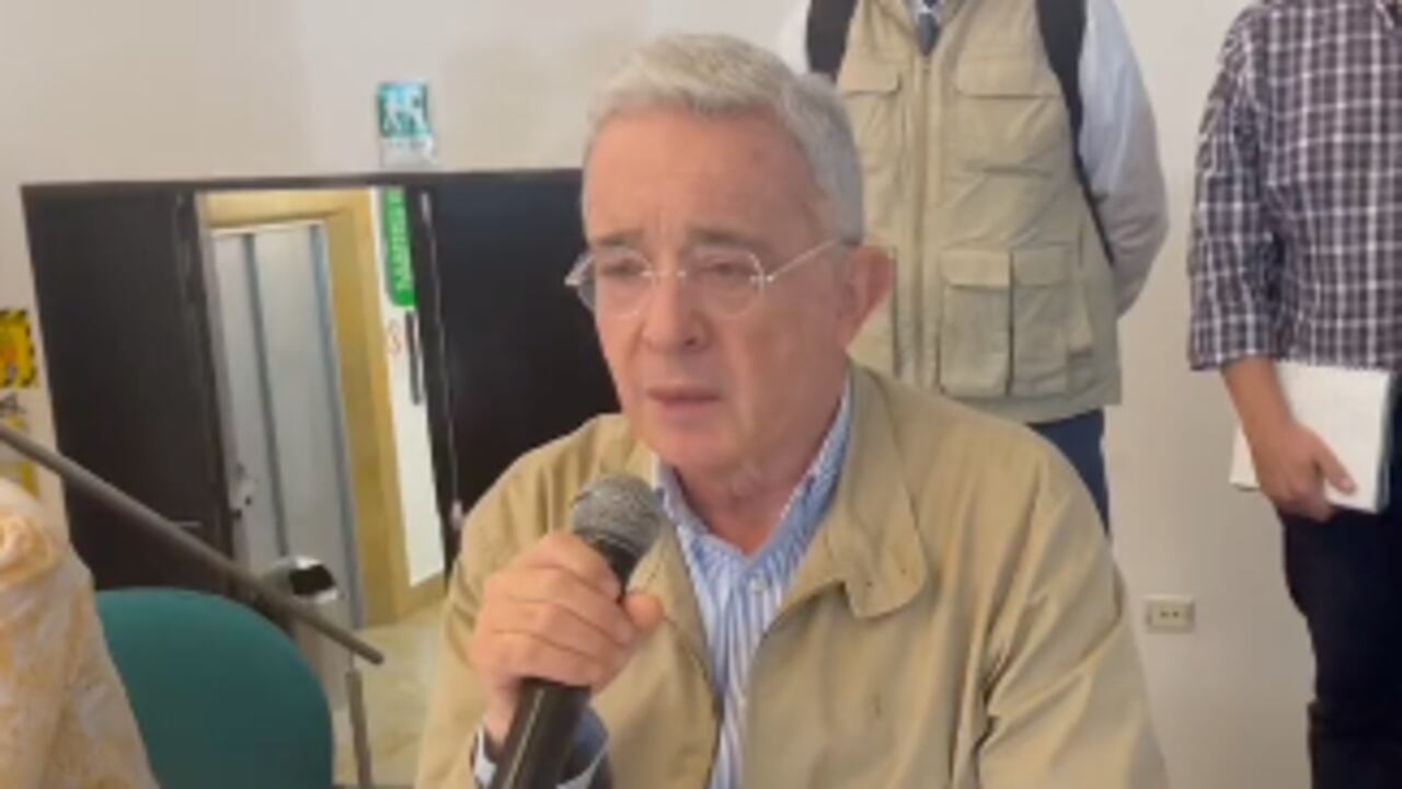 Álvaro Uribe Vélez.