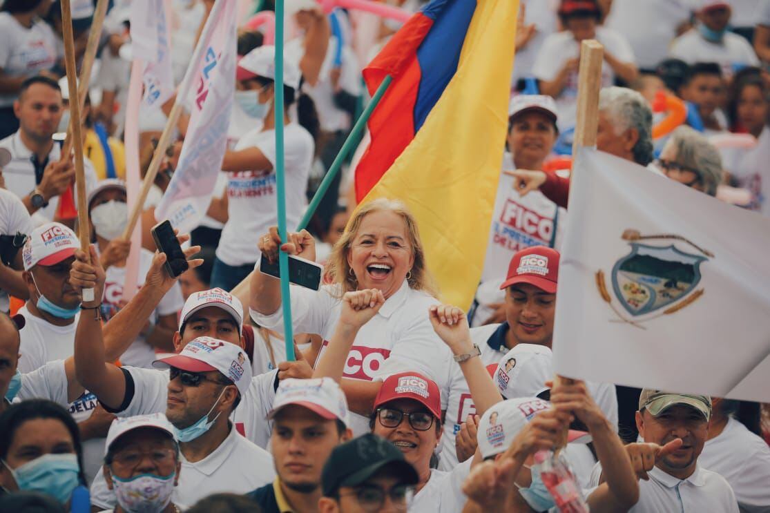 Seguidores de Federico Gutiérrez en medio de una concentración en Cúcuta