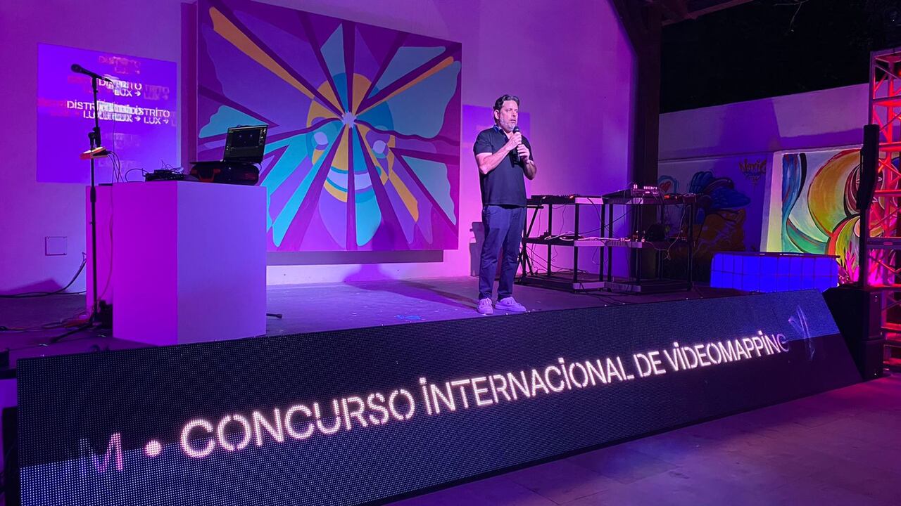 Los artistas deberán enviar sus obras en baja resolución hasta el 22 de septiembre
y en alta hasta el 23 de octubre.