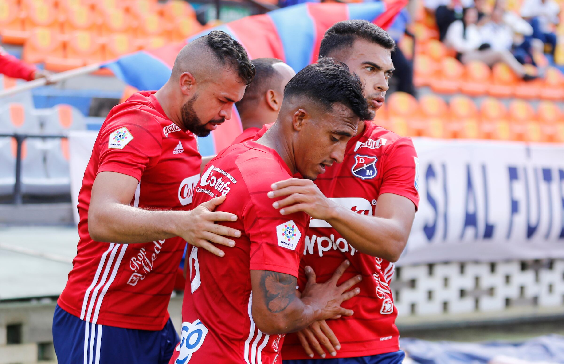 MEDELLIN - COLOMBIA, 02-04-2022: Felipe Pardo del Medellín celebra después de anotar el primer gol de su equipo durante partido entre Deportivo Independiente Medellín y Envigado F.C. por la fecha 14 como parte de la Liga BetPlay DIMAYOR I 2022 jugado en el estadio Atanasio Girardot de la ciudad de Medellín. / Felipe Pardo of Medellin celebrates after scoring the first goal of his team during Between Deportivo Independiente Medellin and Envigado F.C. match for the date 14 as part of the BetPlay DIMAYOR League I 2022 played at Atanasio Girardot stadium in Medellin city. Photo: VizzorImage / Donaldo Zuluaga / Cont