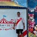 José María Díaz con la camiseta de River Plate en su circo.