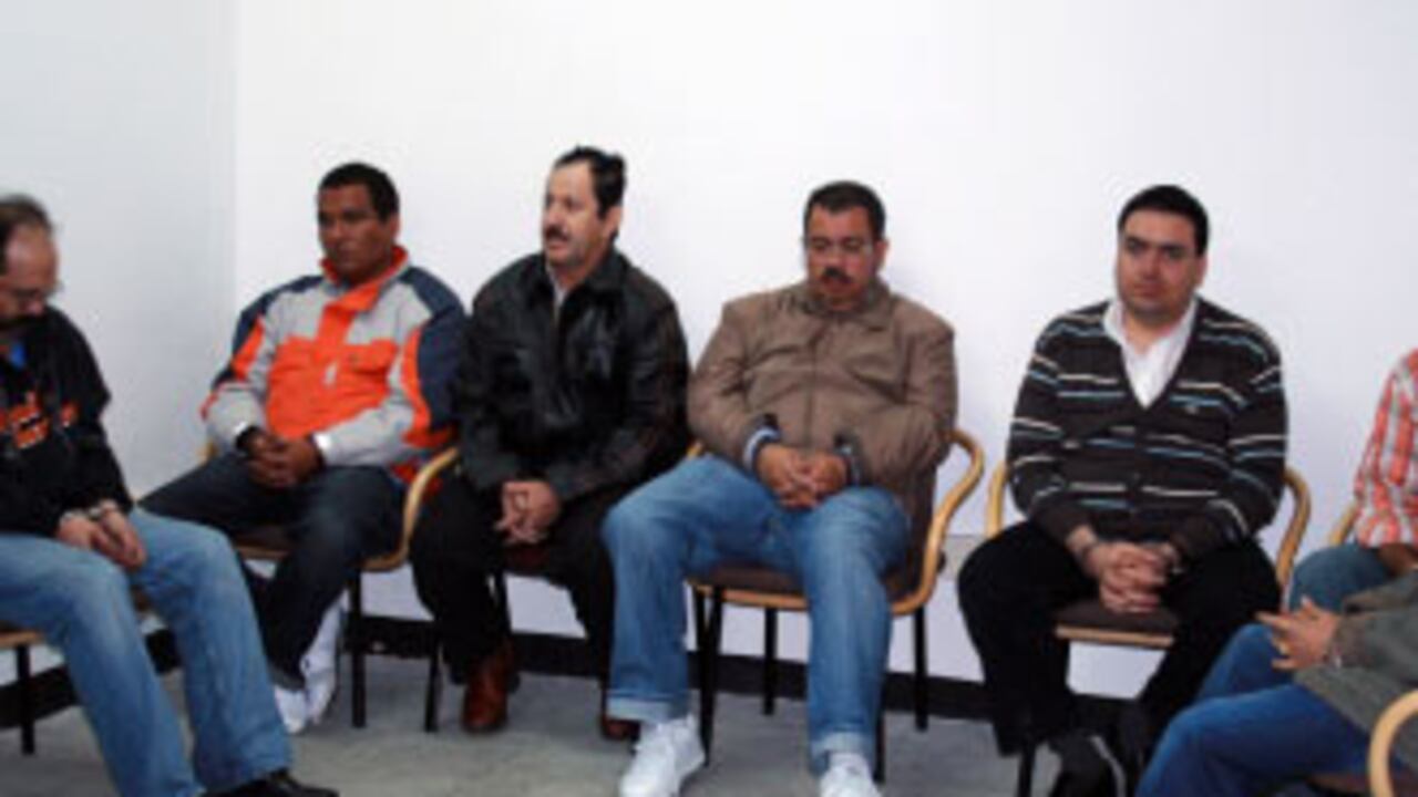 Al país lo tomó por sorpresa, el martes, la extradición de 14 paramilitares. De izquierda a derecha, Rodrigo Tovar (‘Jorge 40’), Manuel Torregrosa, Hernán Giraldo, Diego Murillo (‘Berna’), Francisco Zuluaga (‘Gordolindo’), Guillermo Alzate (‘Pablo Sevillano’) y Nodier Giraldo. Se abrió el debate sobre la Ley de Justicia y Paz