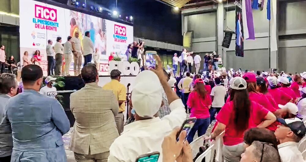 Para impulsar sus movilizaciones en la plaza pública, Fico se ha apalancado en la estructura que lo respalda.