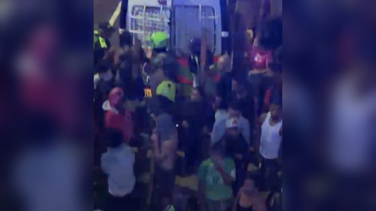 Al parecer, el sujeto intentó también lanzar a otra niña.