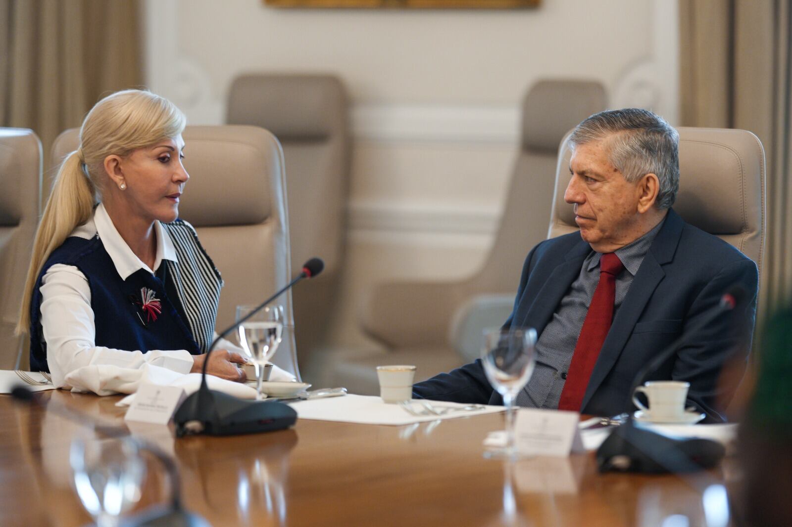 La presidenta del partido de la U, Dilian Francisca Toro y el expresidente de la República y líder del partido Liberal, César Gaviria. La U y el Partido Liberal harían los mismos reclamos sobre el proyecto.