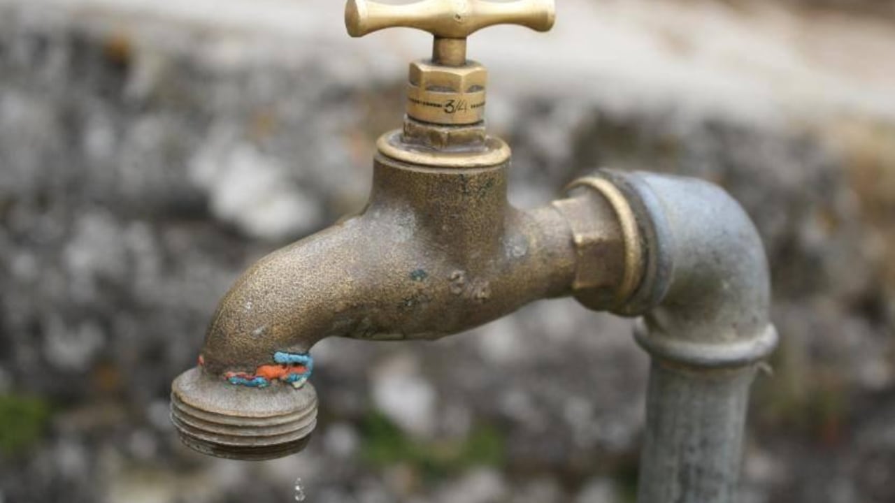 Habitantes de La Mesa denuncian dificultades en el acceso al agua mientras crece el número de condominios y conjuntos residenciales. También advierten sobre la capacidad insuficiente del alcantarillado ante la expansión urbanística del municipio.