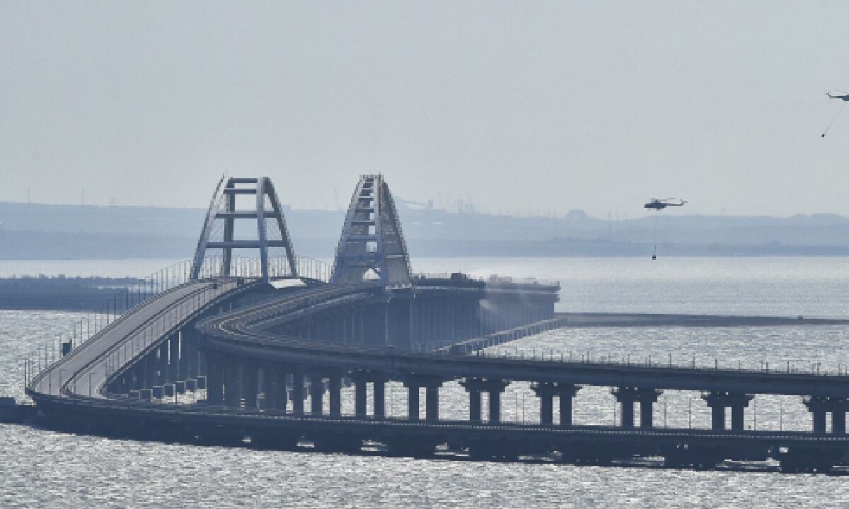 Explosión dejó fuera de funcionamiento el único puente que comunica a Rusia con la región de Crimea.