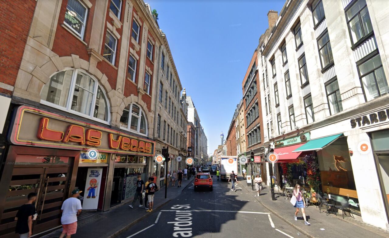 Brewer St. es una de las calles más concurridas de Soho, en el West end de Londres.