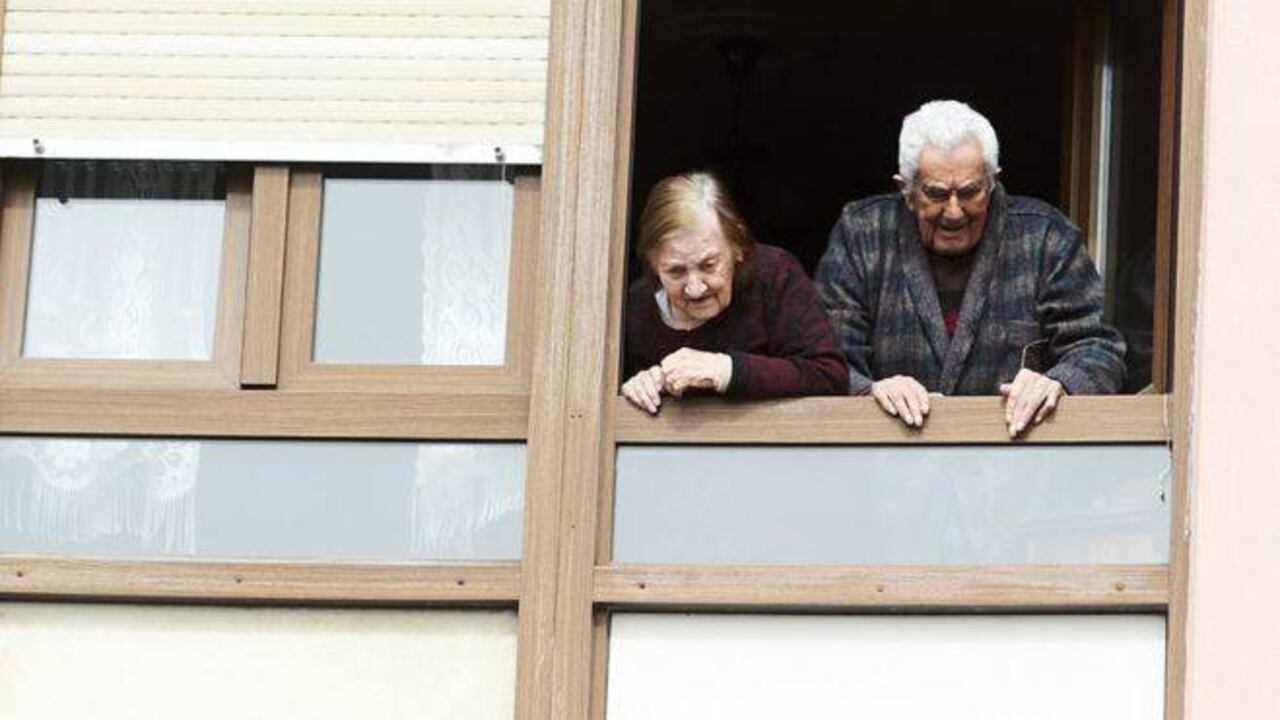 Las residencias de ancianos literalmente no dan abasto. Foto: Getty Images