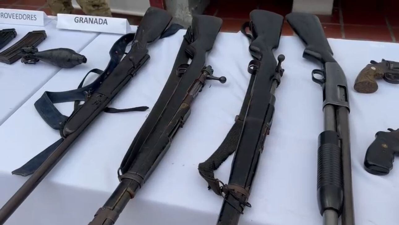 Armas decomisadas por el Ejército Nacional.