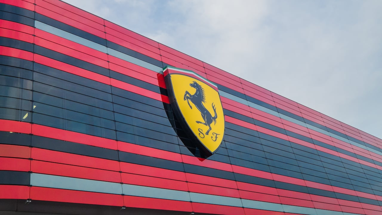 Las denuncias contra el distribuidor de Ferrari ya generan reacciones desde la casa matriz.