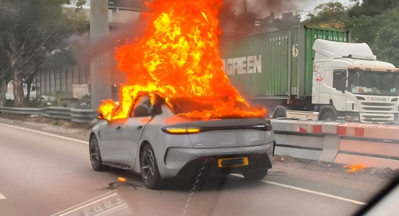 El BYD Seal sufrió un incendio en plena vía de Hong kong.