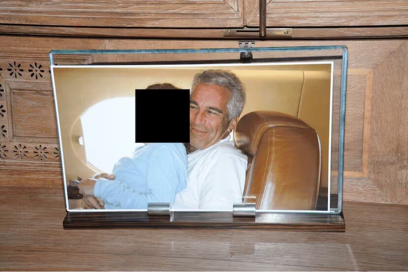 Departamento de Justicia de Estado Unidos revela nuevo lote de documentos del caso de Jeffrey Epstein; salen a la luz más fotos de famosos