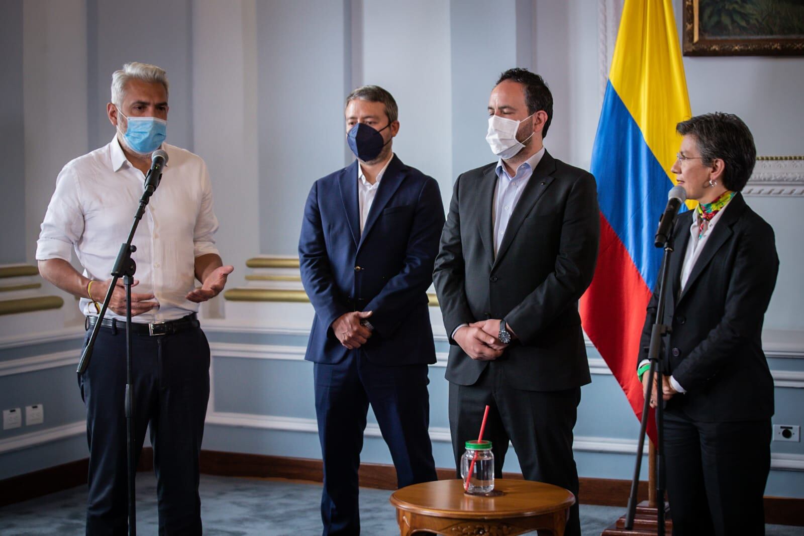 El saliente secretario de Movilidad, Nicolás Estupiñán, anunciando su salida de la Administración Distrital.