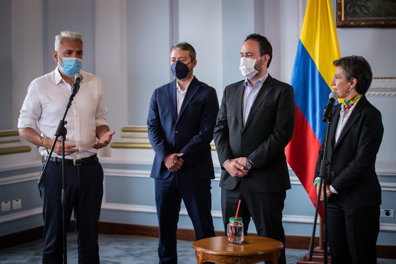 El saliente secretario de Movilidad, Nicolás Estupiñán, anunciando su salida de la Administración Distrital.