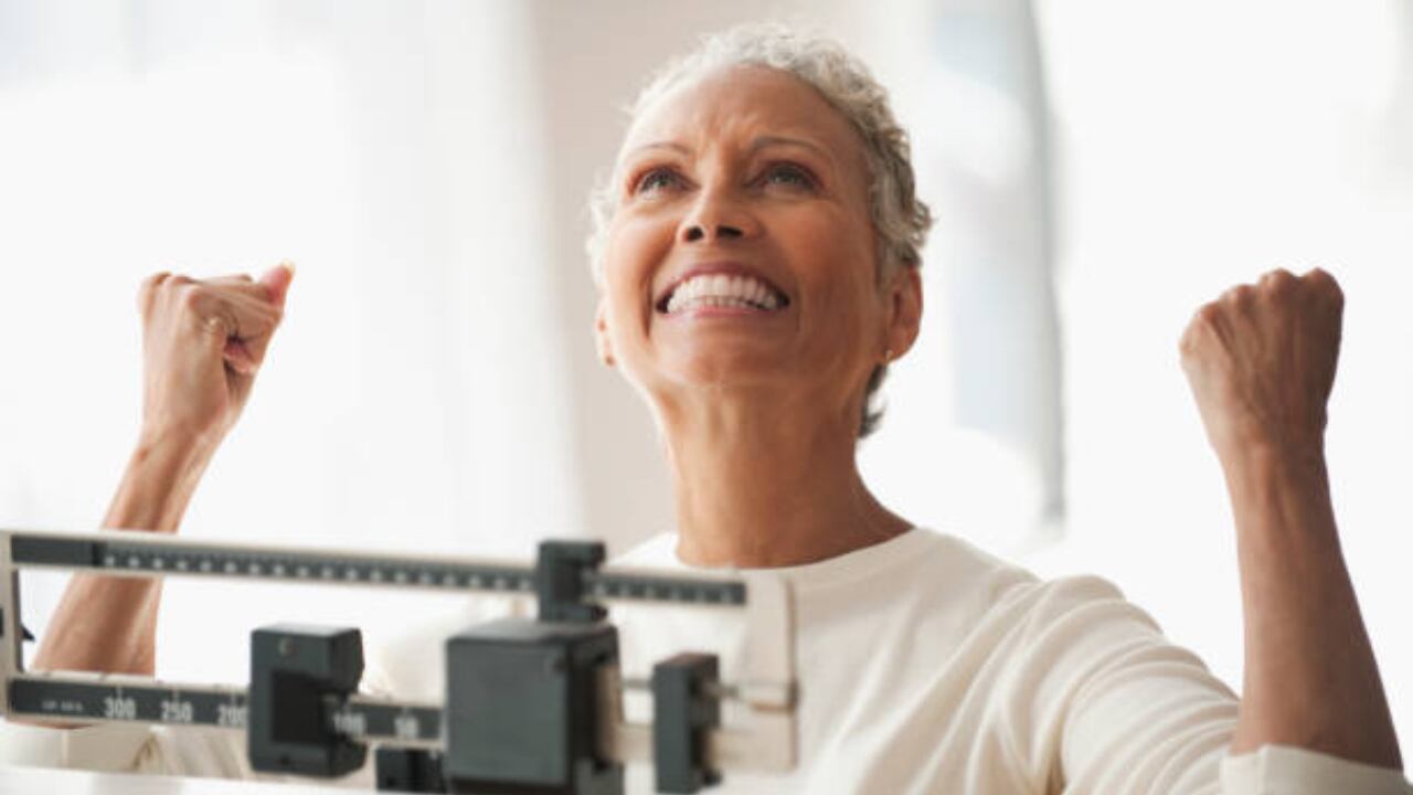 Nutriólogos han revelado cuales son los alimentos que ayudan a bajar de peso.