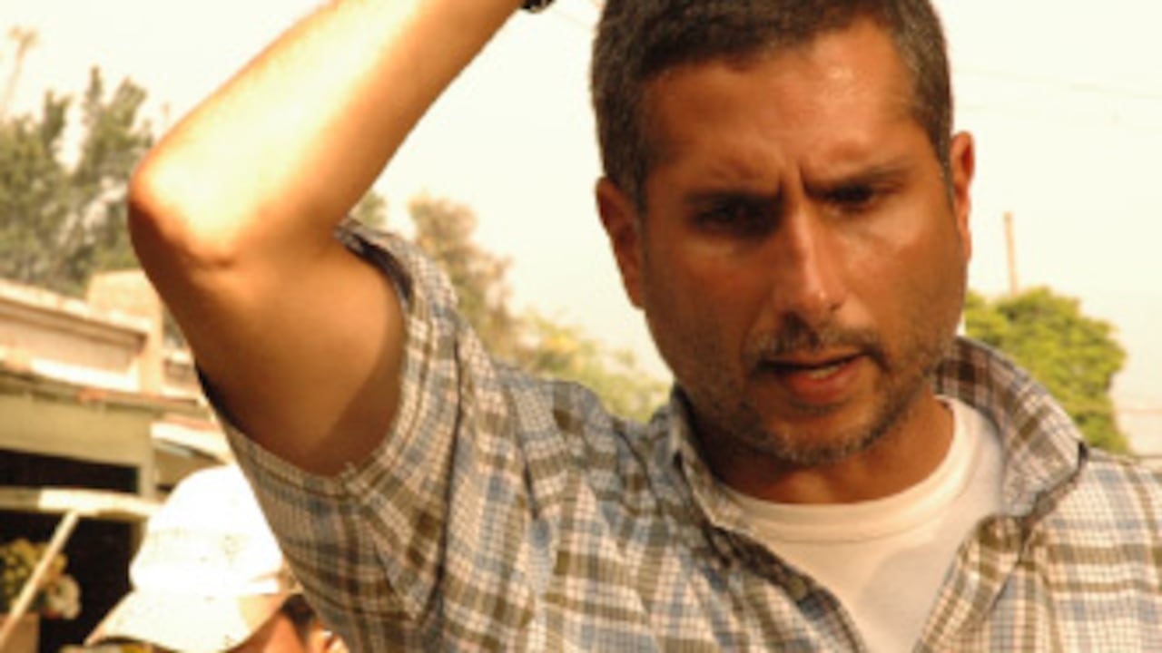 Víctor Peñaranda (Marlon Moreno) se mete en el lío de su vida desde cuando se roba una bolsa de dinero que le pertenece a un peligroso empresario caleño