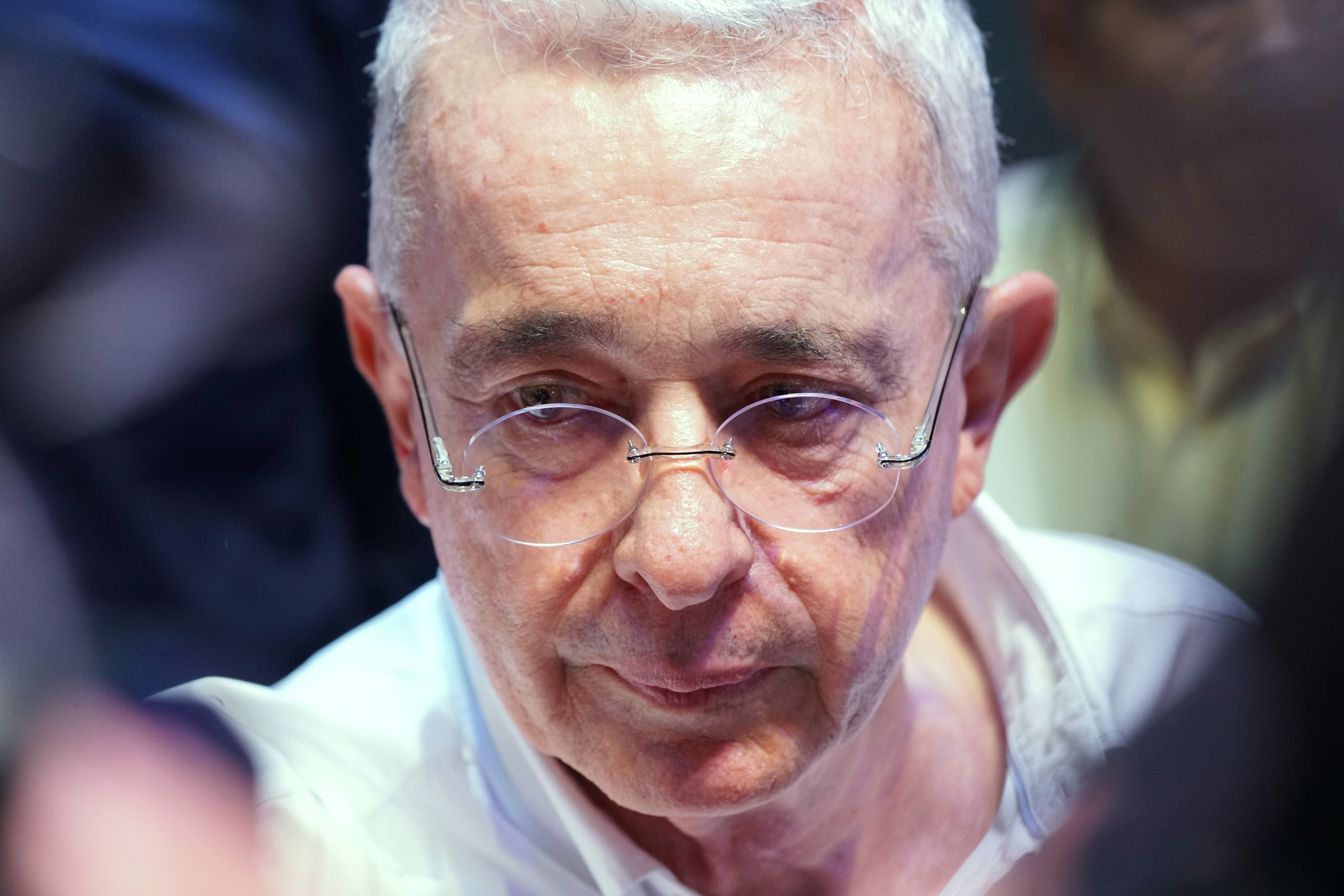 En pocas horas, el Juzgado 44 Penal de Conocimiento del Circuito de Bogotá dará a conocer el fallo de primera instancia sobre el caso judicial contra el expresidente Álvaro Uribe Vélez, por los presuntos delitos de fraude procesal, soborno en actuación penal y soborno a testigos. Foto Jorge Orozco