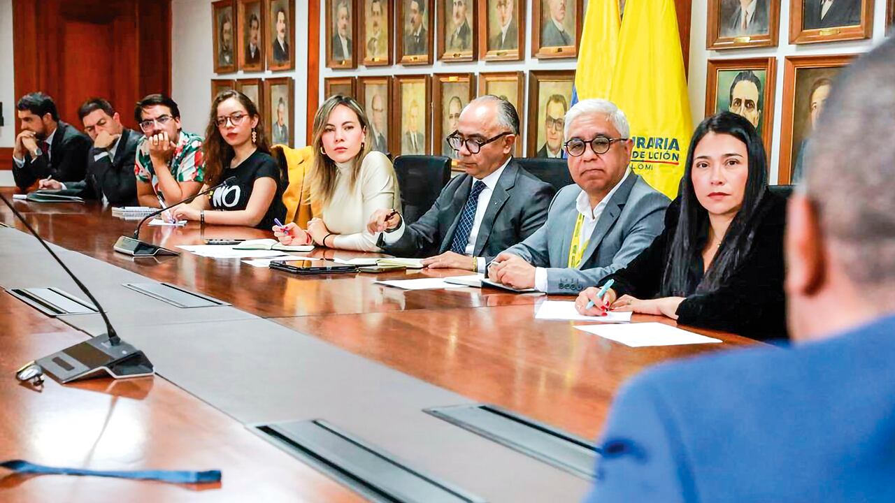 En los próximos días se llevará a cabo una nueva reunión de la mesa técnica, liderada por la Procuraduría General, para analizar los alcances del decreto sobre las inversiones en el exterior de las AFP.