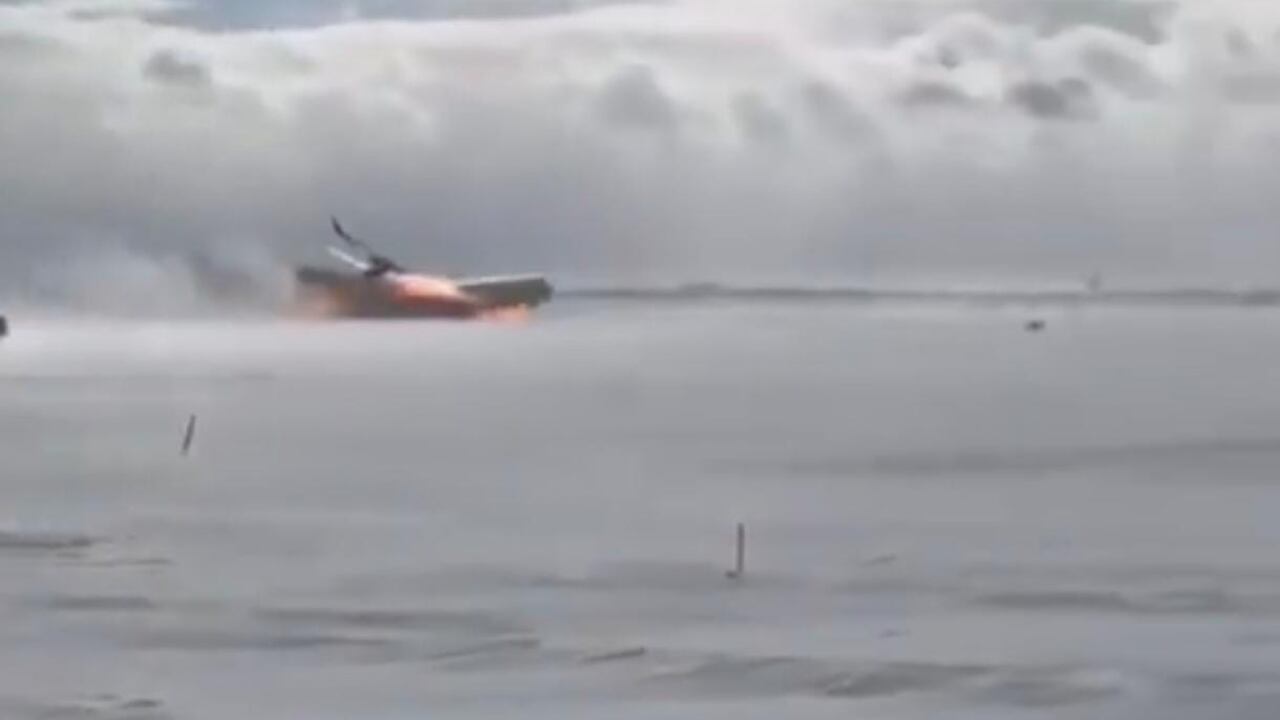 Hubo una pequeña explosión en el momento en el que la aeronave chocó contra el suelo.