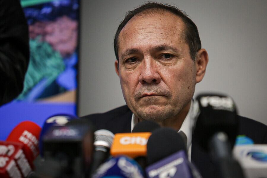 El ministro de Trabajo, Antonio Sanguino, presidió el inicio de las conversaciones.