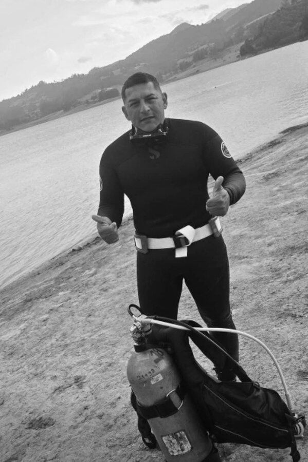 Bombero Carlos Andrés Rozo murió tras ser arrastrado por el agua.