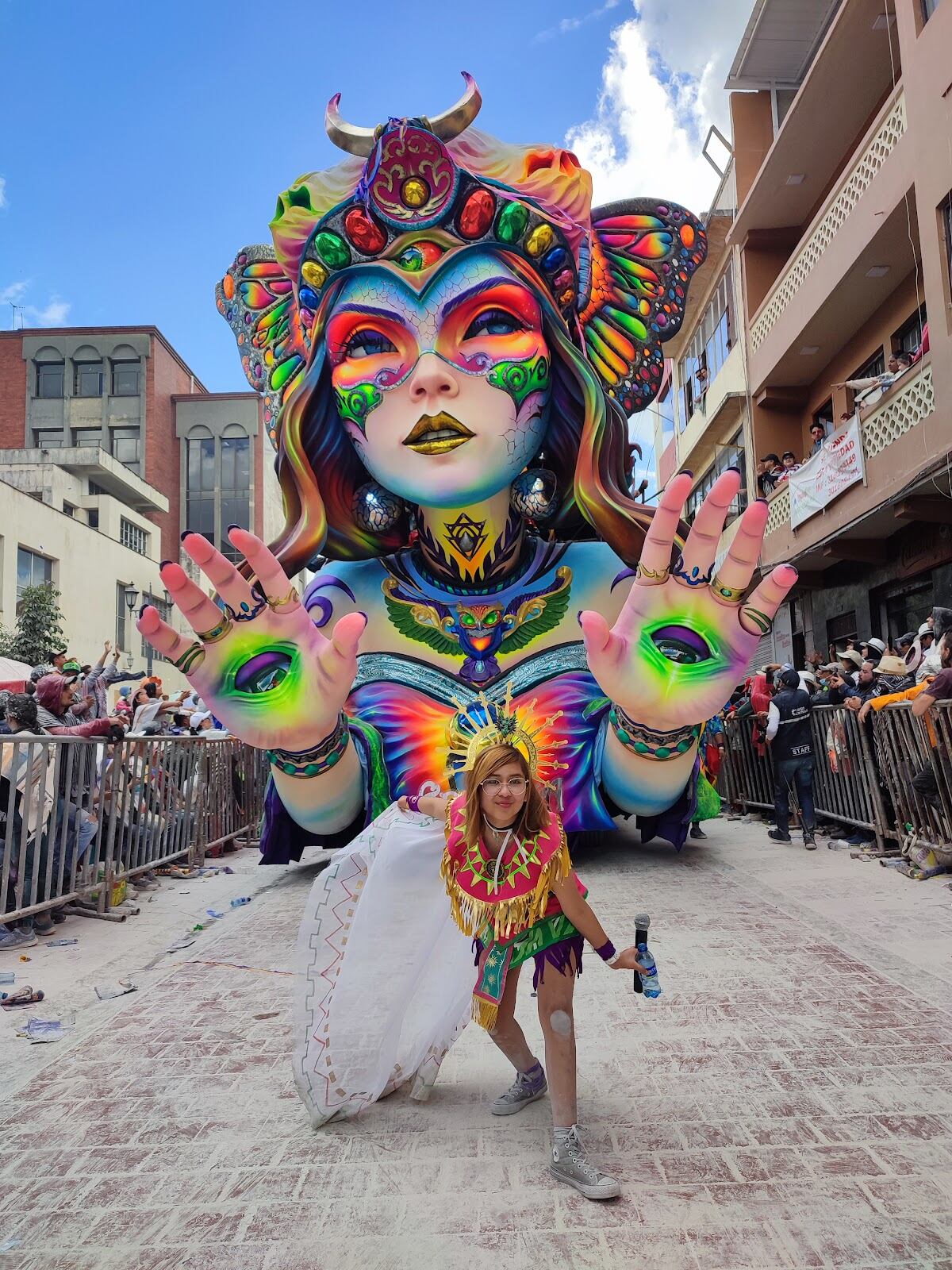 El Carnaval de Negros y Blancos llega a Bogotá con un show imperdible de música, comparsas y más.