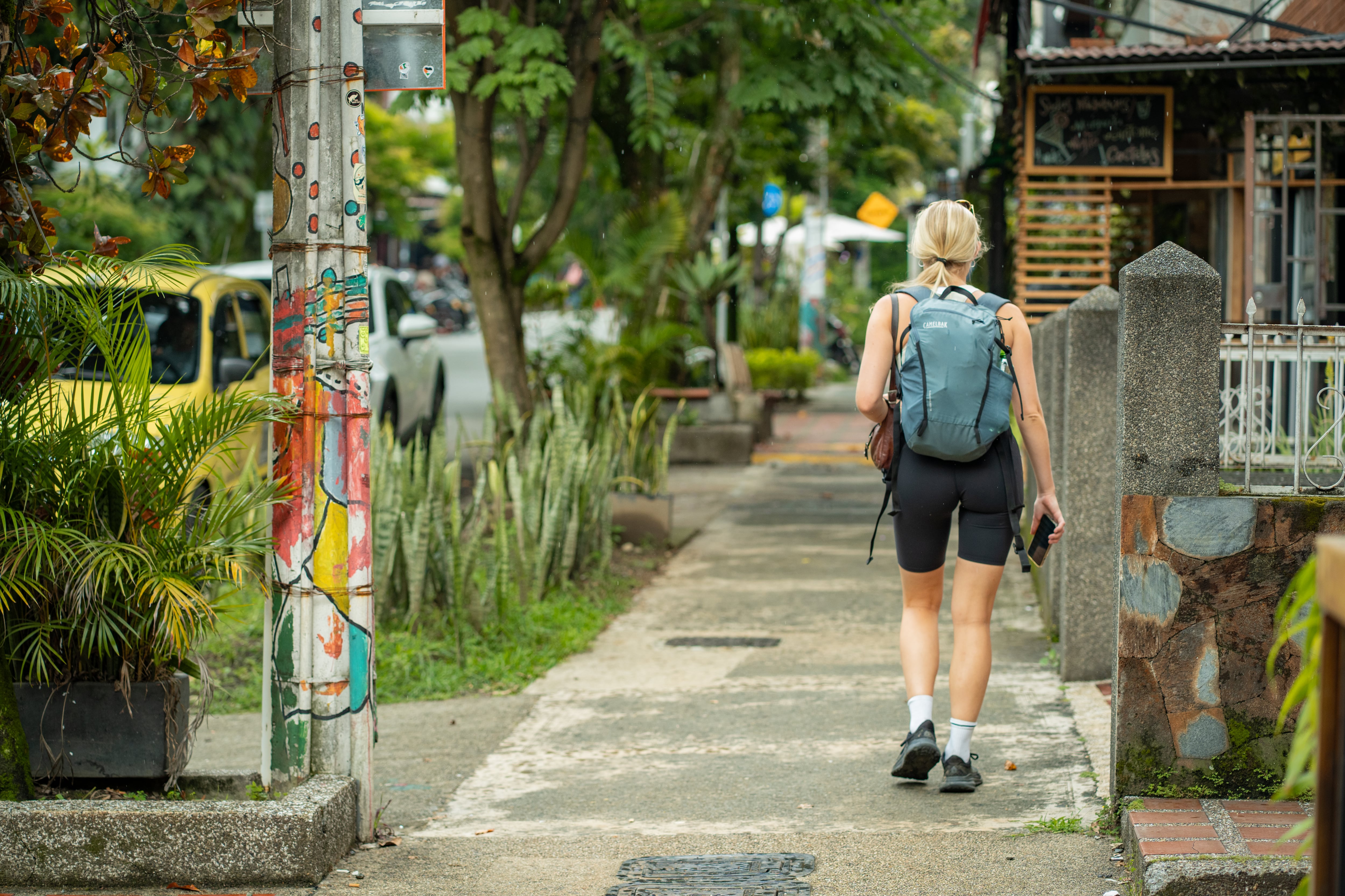 Turistas extranjeros parque lleras en la ciudad de Medellín