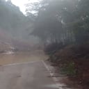 Una de las vías fue habilitada a un carril, aún permanecen personal capacitado.