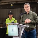 Anibal Gaviria Gobernador de Antioquia, Ministra de Transporte Ángela María Orozco y Alcaldesa encargada de Medellin Andree Uribe Montoya apertura de votaciones segunda vuelta Presidencial en la ciudad de Medellin
