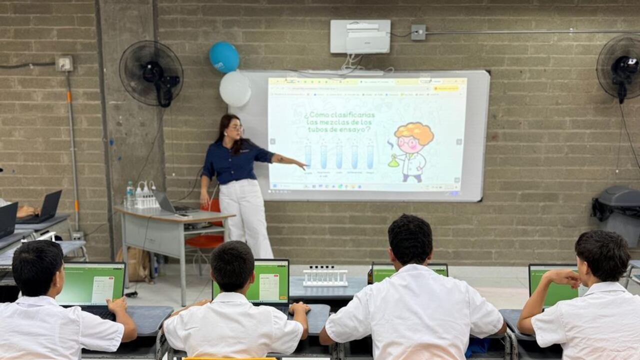 Los jóvenes de La Danta recibirán capacitación constante para el manejo adecuado de sus equipos de computación.
