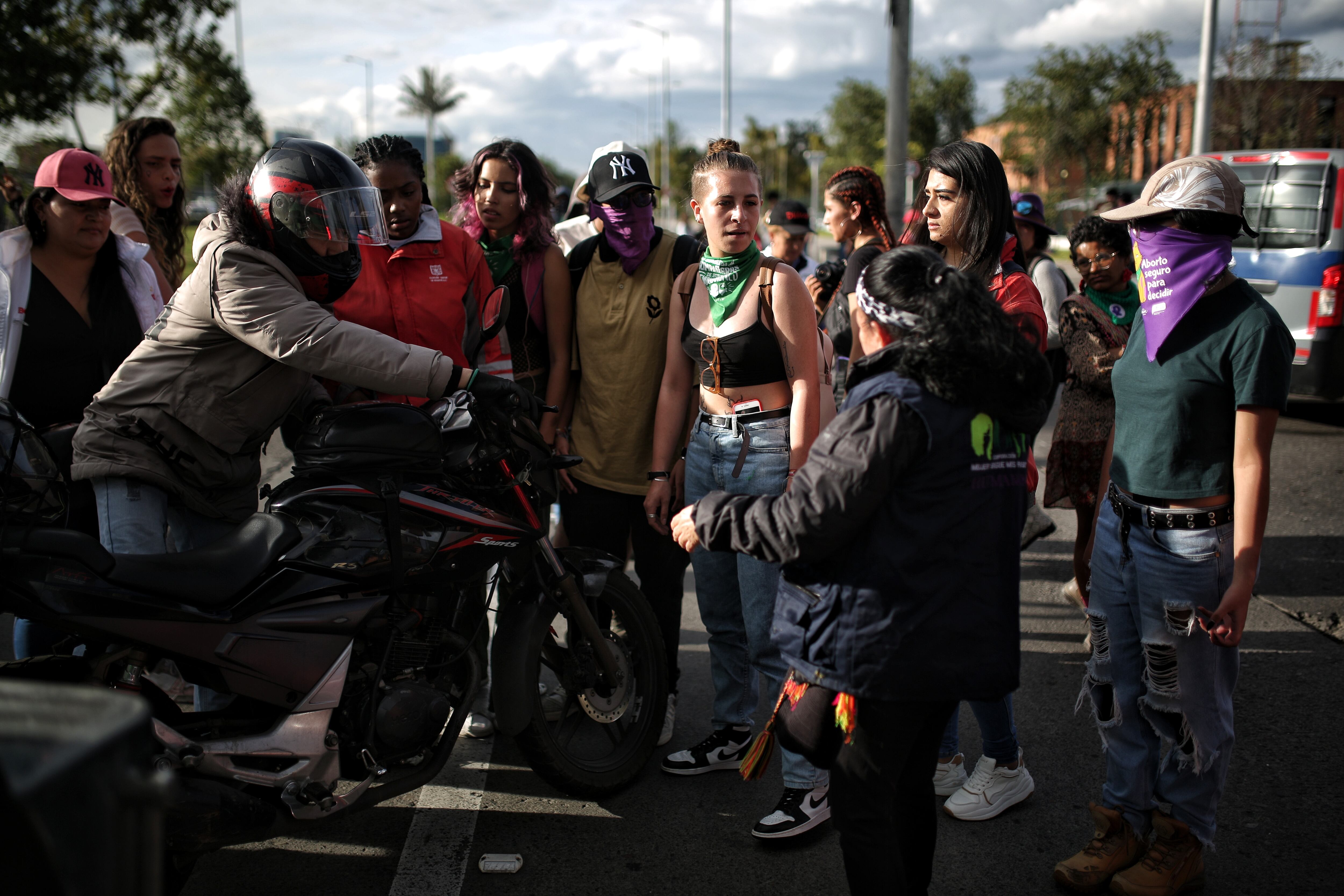 Plantón frente a RTVC en contra de Hollman Morris