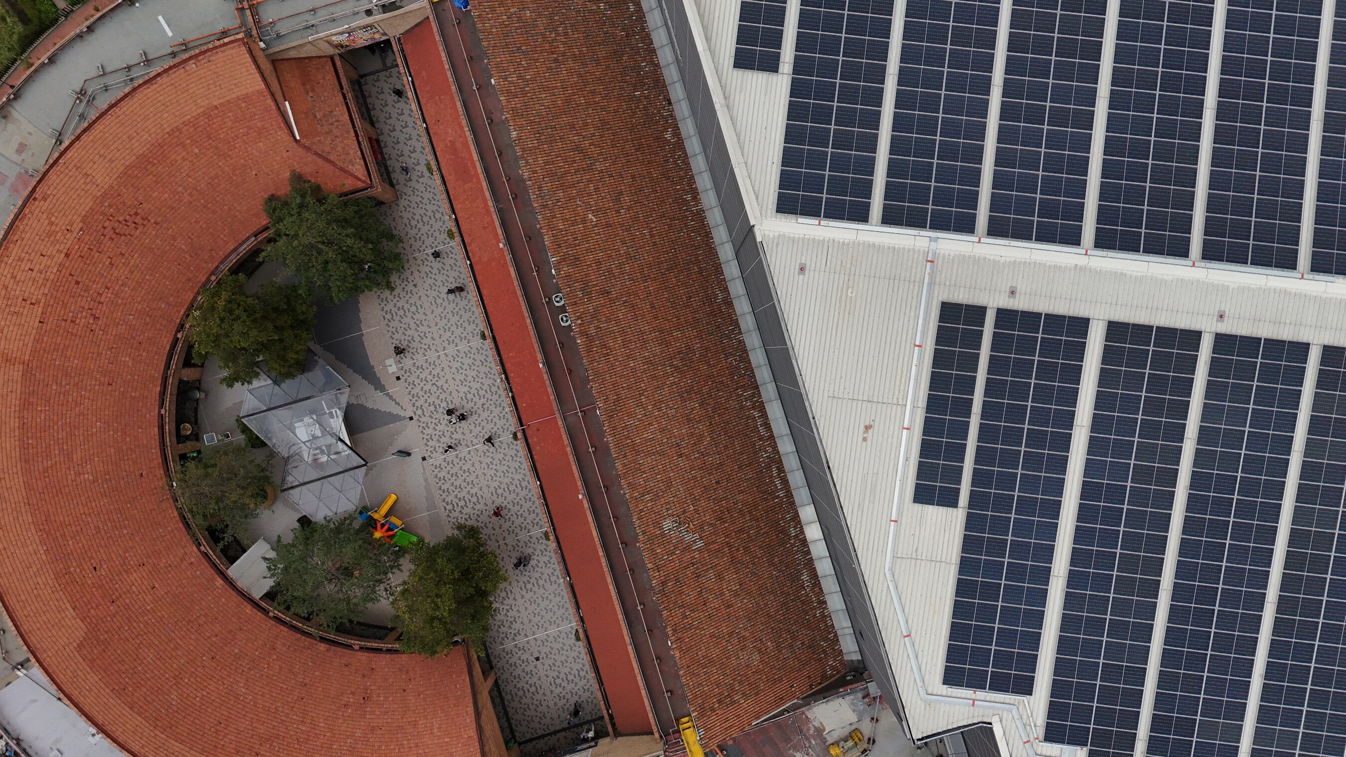 Fachada centro comercial Plaza de las Américas.