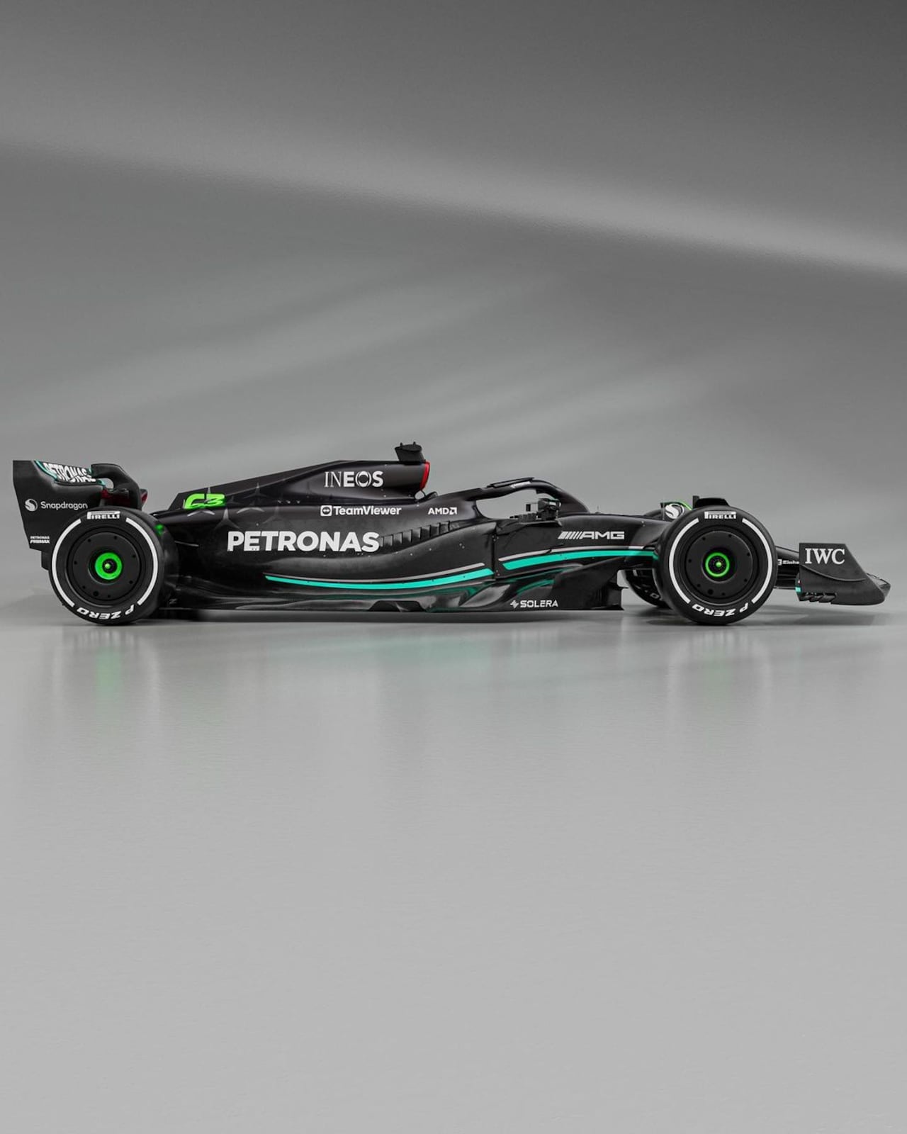 Vista lateral del W14 de Mercedes