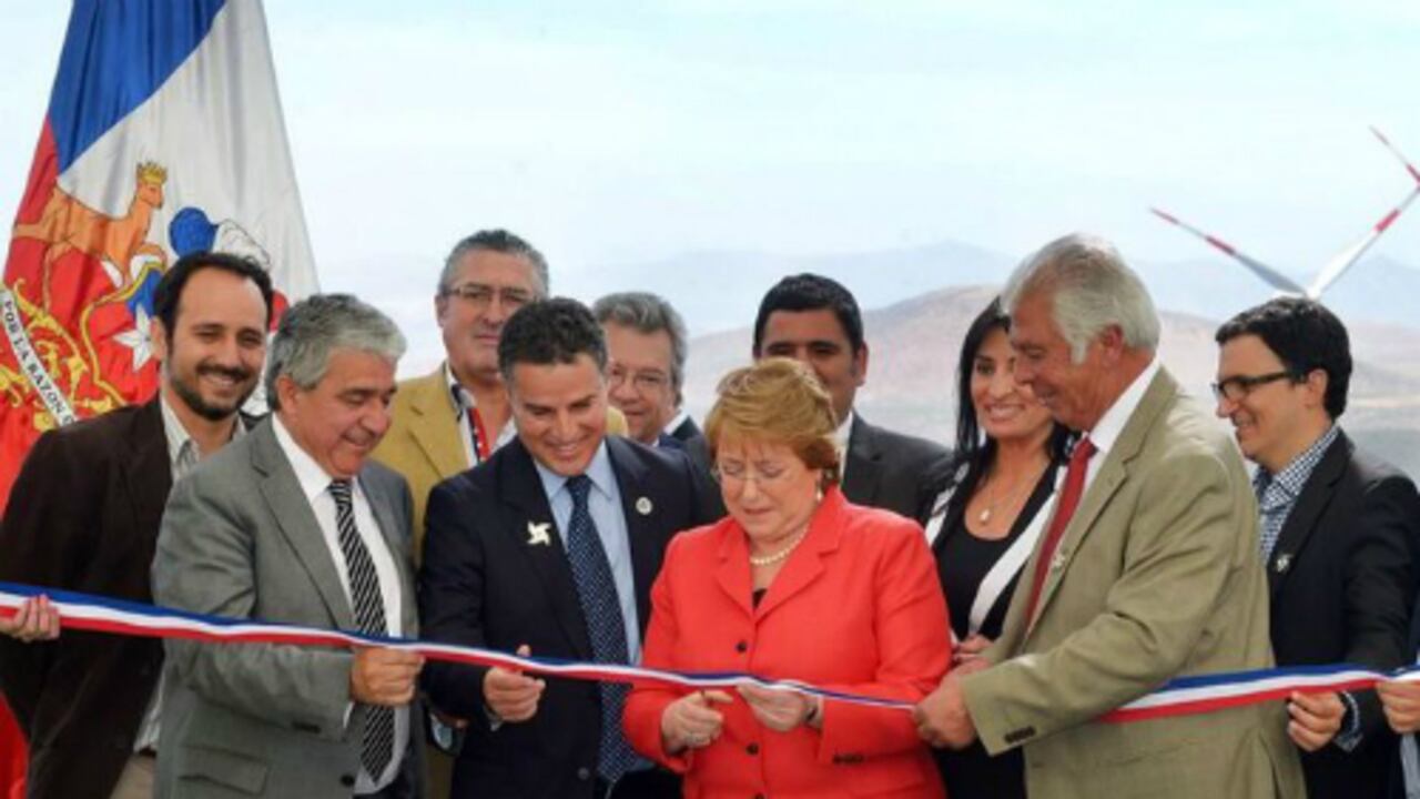 La presidenta Michelle Bachelet asistió a la inauguración del Parque Eólico Los Cururos de EPM en Chile.