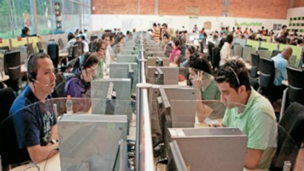 Según Santos, en 2011 el gobierno estimaba que 100.000 personas trabajaban en Contact Centers.