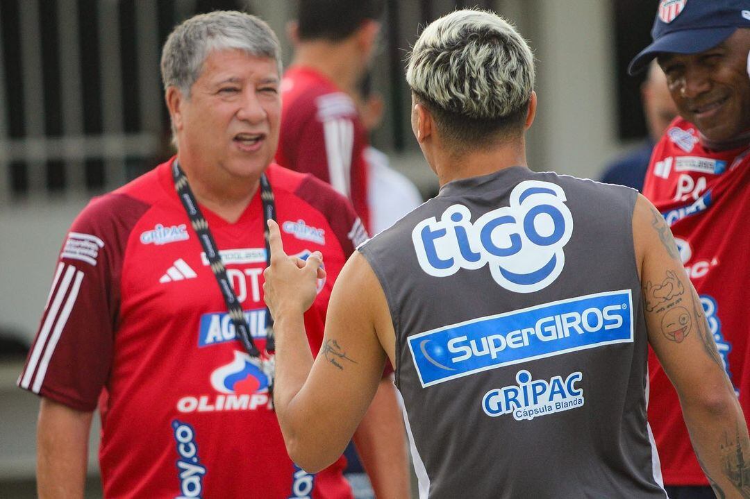 Quintero y el 'Bolillo' durante un entrenamiento de Junior.