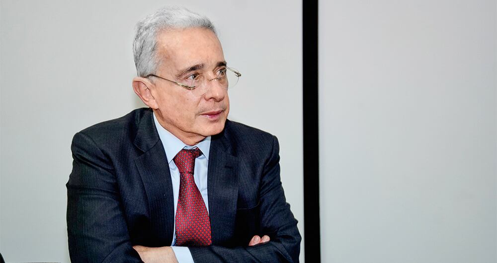  Álvaro Uribe está en México disfrutando unas cortas vacaciones con sus nietos. Tras su regreso se analizará el impacto del escándalo que le causó Óscar Iván Zuluaga al partido.